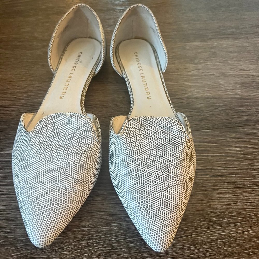 Cute Chinese Laundry Black and White Flats